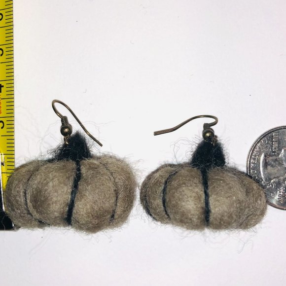 New Never Worn Elegant Hand Felted Pumpkin Earrings Fashion Fun - Picture 4 of 5